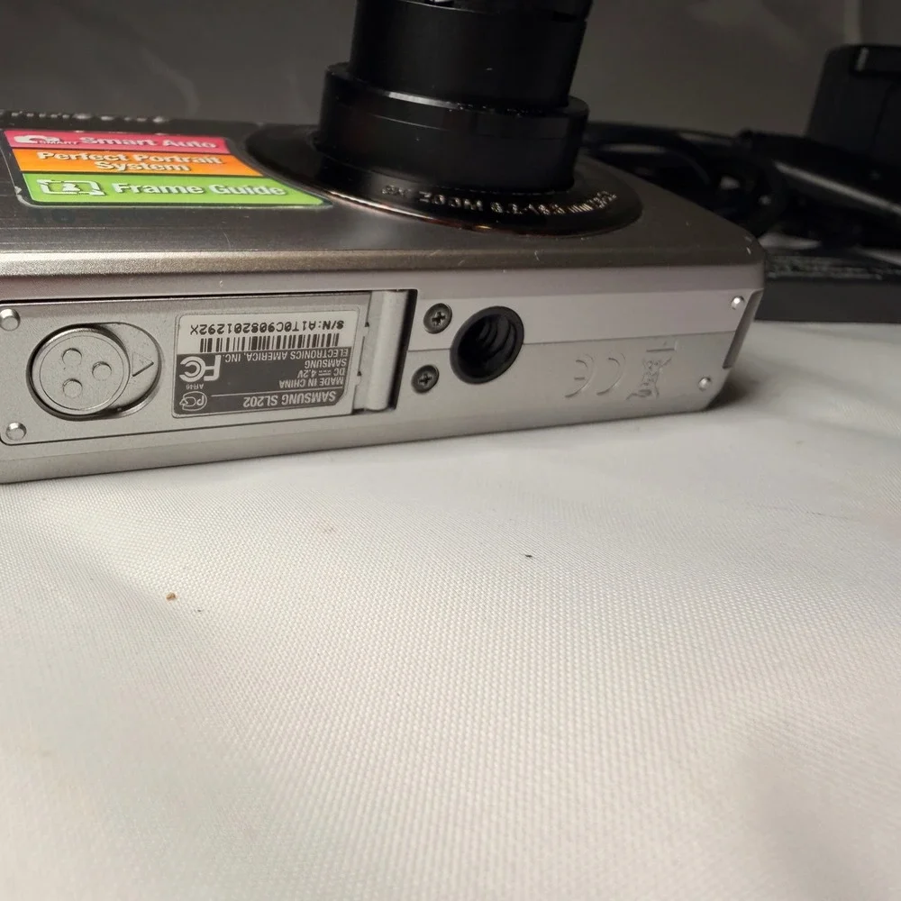 Samsung SL202 Digital Camera 10.2MP 3x Zoom Silver For Repair Bundle Powers On